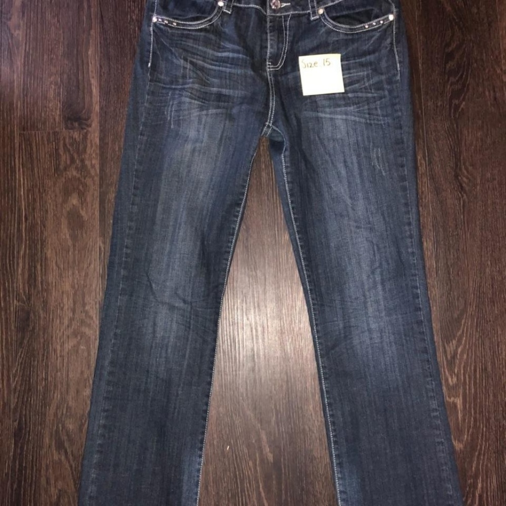 L.A idol, dark blue jeans